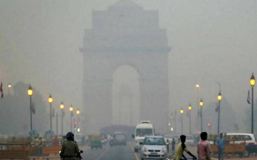 दिल्ली का आसमान स्याह, दिवाली के बाद शहर बना 'रेड जोन'