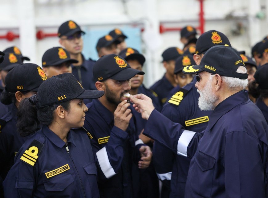 "INS विक्रांत पर मोदी की दिवाली: सियाचिन से समंदर तक भारतीय सैनिकों संग जश्न"