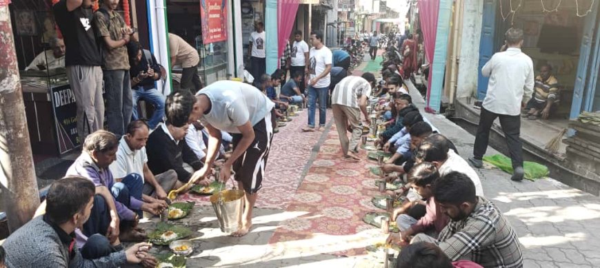 कांगड़ा सराफा बाजार में काली माता पूजा का भंडारा, हजारों ने लिया प्रसाद