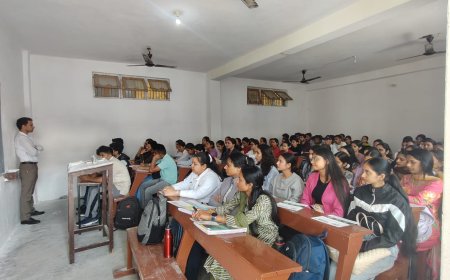 एमसीएम डीएवी कॉलेज कांगड़ा में सिविल सर्विसेज पर करियर अवेयरनेस प्रोग्राम