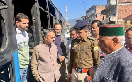 बैजनाथ में बसों में आगजनी, विधायक व एचआरटीसी उपाध्यक्ष ने किया निरीक्षण