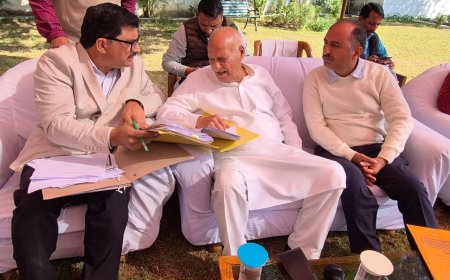 ज्वाली में समीक्षा बैठक: मंत्री ने अफसरों को दिए सख्त निर्देश