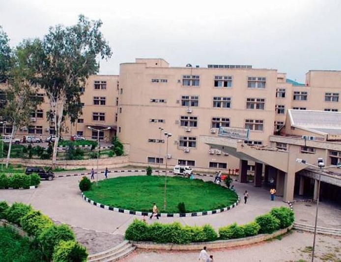 टांडा मेडिकल कॉलेज में वर्ल्ड डायबिटीज डे पर जागरूकता कार्यक्रम