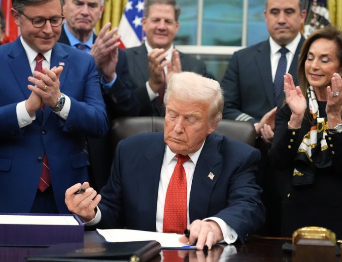 43 दिन बाद खत्म हुआ अमेरिका का सबसे लंबा शटडाउन, ट्रंप ने किया ऐतिहासिक फैसला