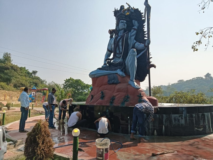 पौराणिक बिल्वकालेश्वर महादेव मंदिर में चला सफाई अभियान