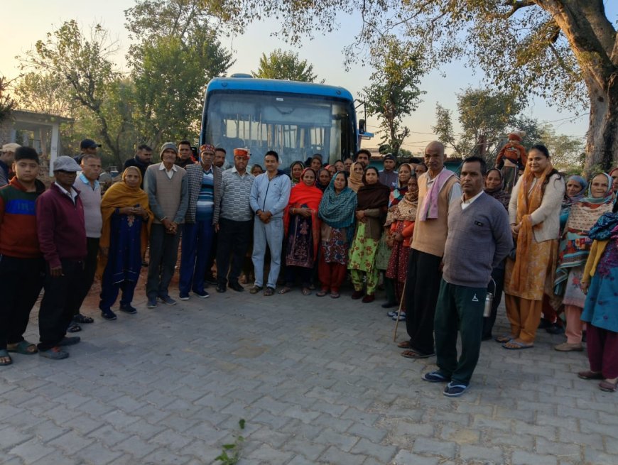 ग्राम पंचायत धमेड़ में पहली बार पहुंची एचआरटीसी बस, खुशी की लहर