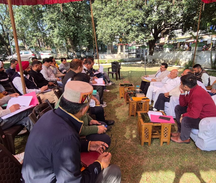 ज्वाली में समीक्षा बैठक: मंत्री ने अफसरों को दिए सख्त निर्देश