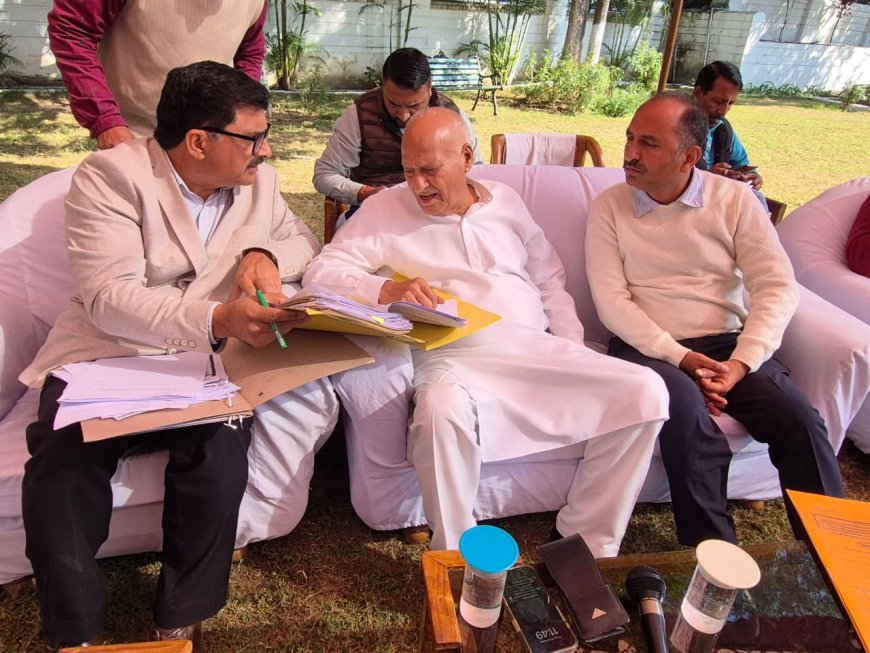 ज्वाली में समीक्षा बैठक: मंत्री ने अफसरों को दिए सख्त निर्देश