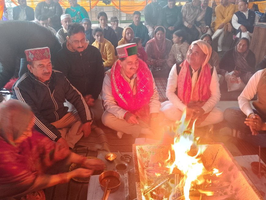 नागबाड़ी नाग मंदिर पहुंचे केवल पठानिया, विकास के लिए 5 लाख मंजूर