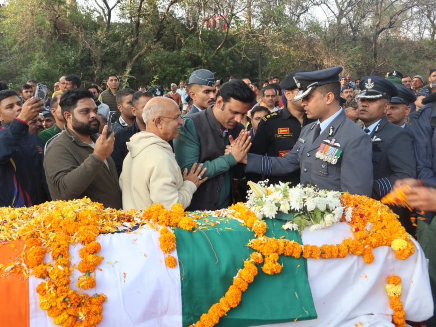 तेजस क्रैश: शहीद पायलट नमांश स्याल को पैतृक गाँव में अंतिम विदाई