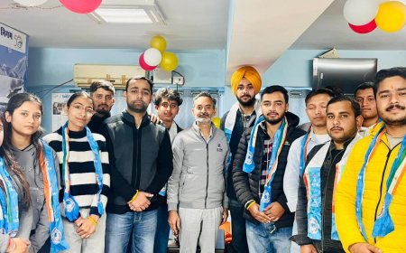 कांगड़ा में एमसीएम DAV कॉलेज की नई NSUI टीम गठित, नेताओं से की मुलाकात