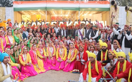 धर्मशाला में कांगड़ा कार्निवल शुरू, रंगों में डूबा शहर