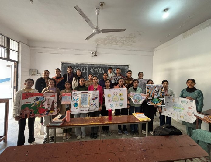 एमसीएम डीएवी कॉलेज में मनाया मानवाधिकार दिवस, छात्रों की शानदार प्रस्तुति