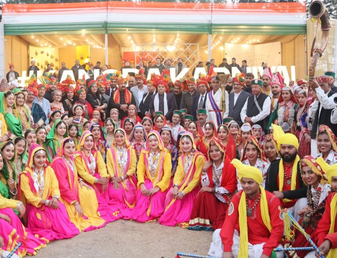 धर्मशाला में कांगड़ा कार्निवल शुरू, रंगों में डूबा शहर