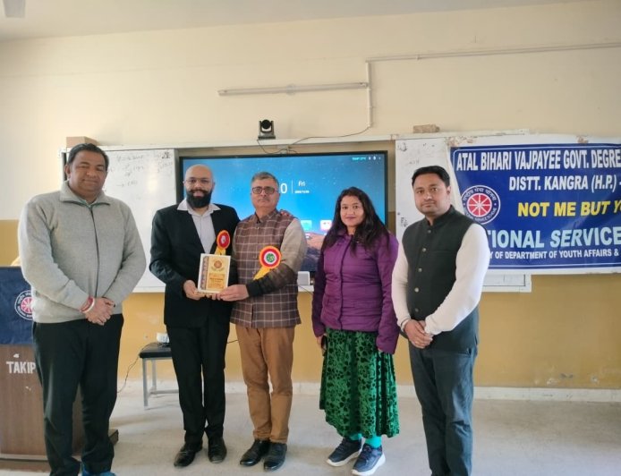 तकीपुर कॉलेज में NSS शिविर: करियर व स्टार्टअप पर व्याख्यान