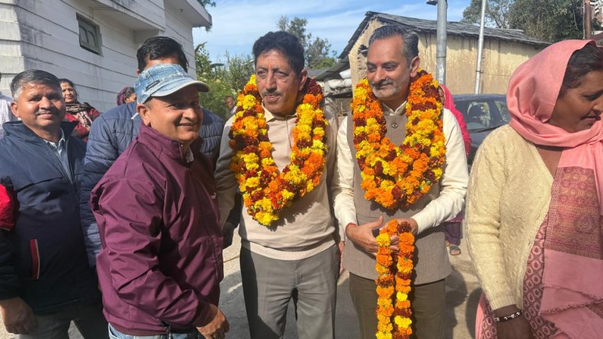 अनसोली में स्वच्छता को बढ़ावा, अजय वर्मा ने बांटे 300 डस्टबिन