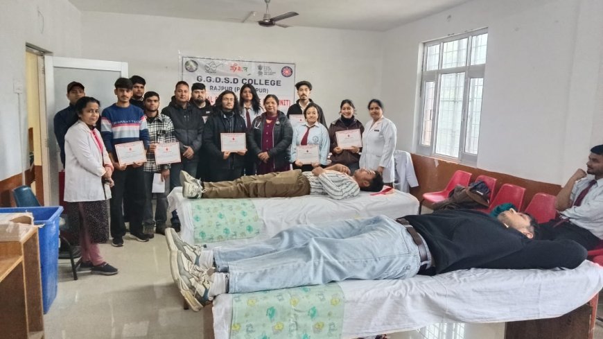 पालमपुर: जीजीडीएसडी कॉलेज में रक्तदान शिविर, छात्रों ने दिखाया जज़्बा