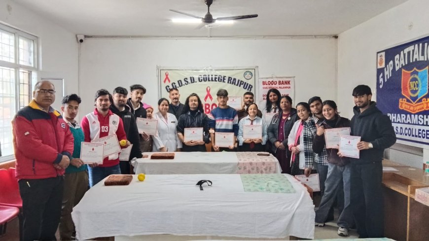 पालमपुर: जीजीडीएसडी कॉलेज में रक्तदान शिविर, छात्रों ने दिखाया जज़्बा