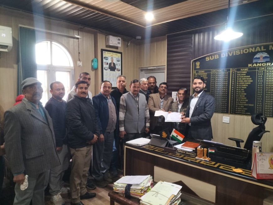 सीवरेज लाइन की मांग, 400 घरों के ग्रामीण पहुंचे SDM कांगड़ा