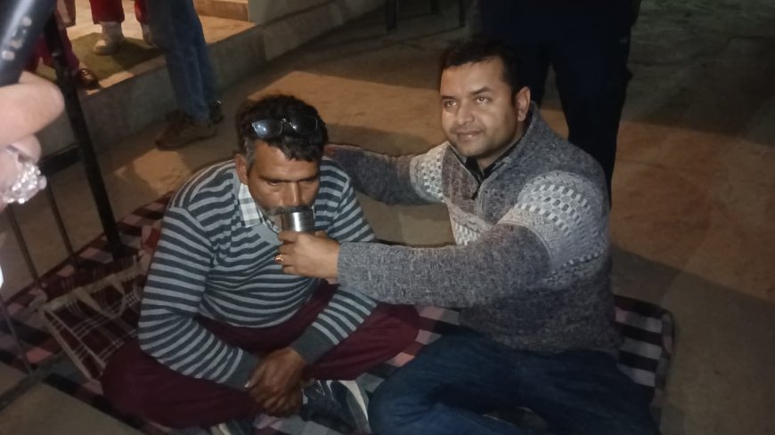 पत्रकार का अनशन, पंचायत घर में बंद करने का आरोप: नादौन में जेसीबी से फसल नष्ट करने का मामला गरमाया