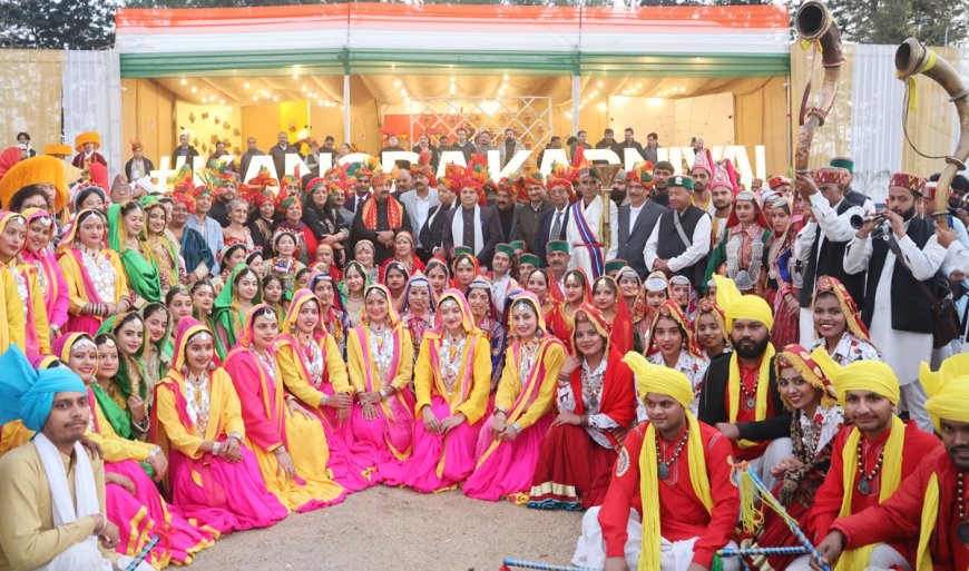 धर्मशाला में कांगड़ा कार्निवल शुरू, रंगों में डूबा शहर