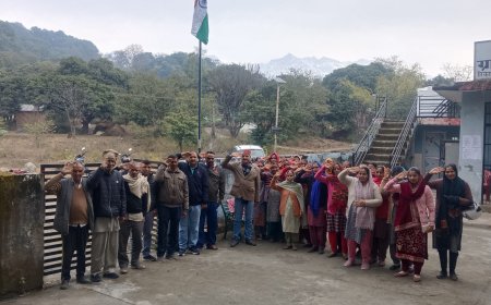 गणतंत्र दिवस: देशभक्ति के रंग में रंगी ग्राम पंचायत खोली