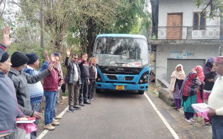 लड्डू बांटकर मनाई खुशी! गरियाली से शुरू हुई हमीरपुर–नादौन बस सेवा, ग्रामीणों को मिली बड़ी राहत