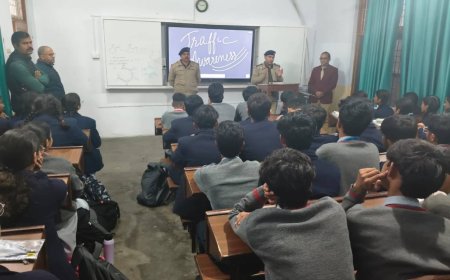कांगड़ा पुलिस ने जीएवी स्कूल में छात्रों को बताए ट्रैफिक नियम