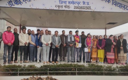 शिमला के रिज मैदान पर धनेटा के NSS स्वयंसेवियों का परचम, गणतंत्र दिवस परेड में बढ़ाया हमीरपुर का गौरव