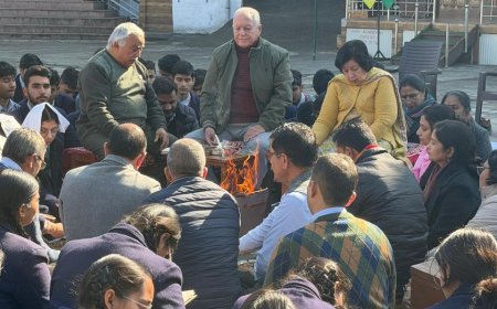 जीएवी में हवन कर छात्रों को दिया आशीर्वाद