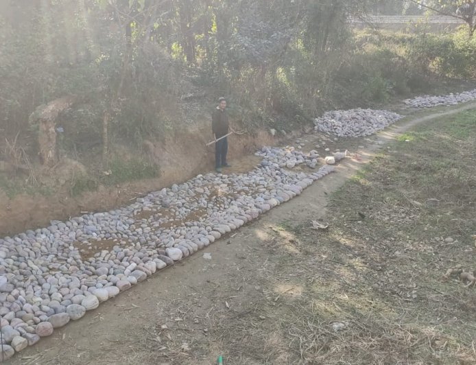 200 साल पुराने सरकारी रास्ते को पक्का करने की मांग तेज