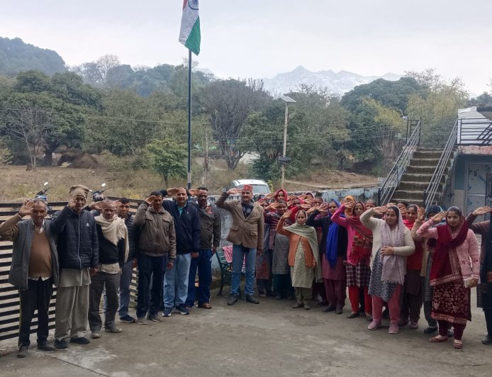 गणतंत्र दिवस: देशभक्ति के रंग में रंगी ग्राम पंचायत खोली