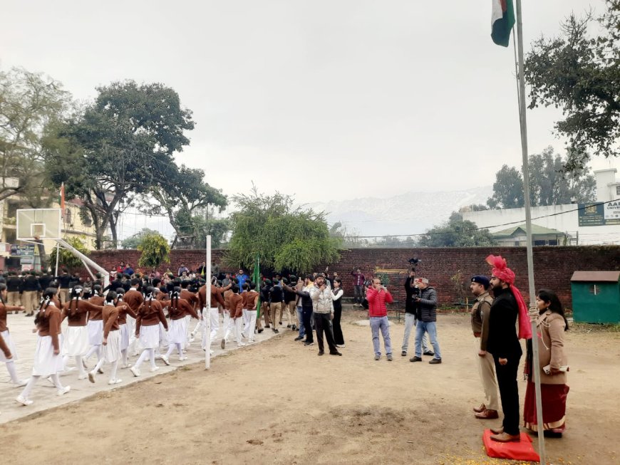 गणतंत्र दिवस 2026: कांगड़ा में SDM इशांत जसवाल ने फहराया तिरंगा