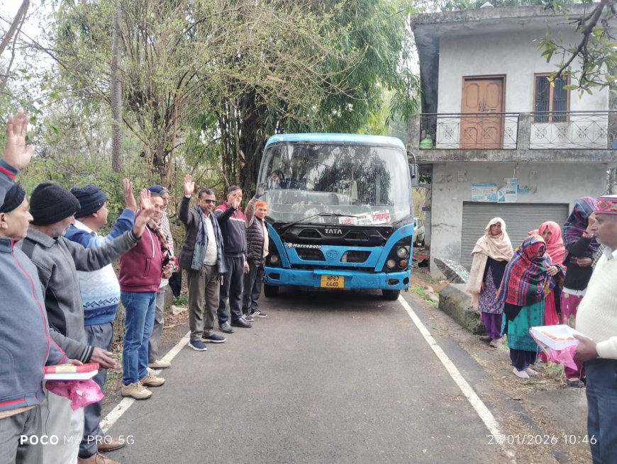 लड्डू बांटकर मनाई खुशी! गरियाली से शुरू हुई हमीरपुर–नादौन बस सेवा, ग्रामीणों को मिली बड़ी राहत