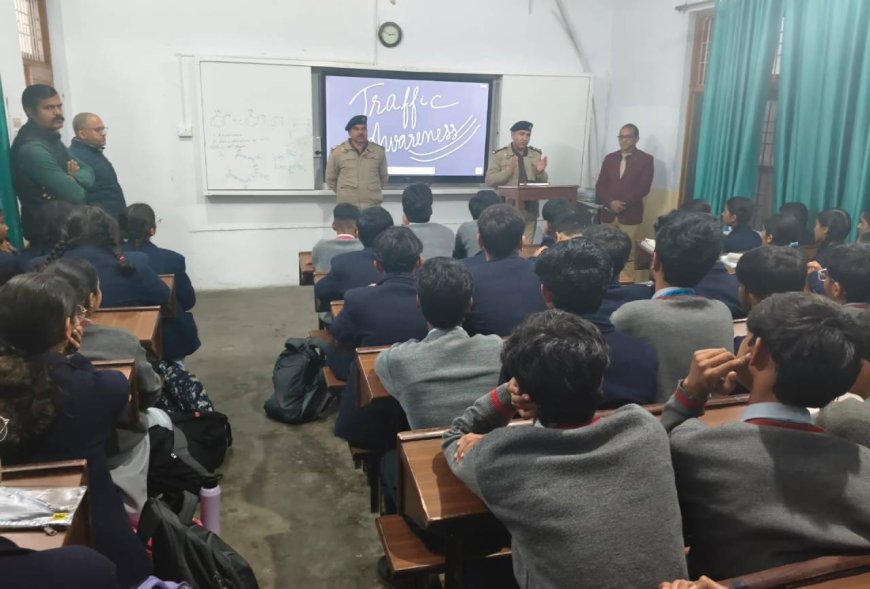 कांगड़ा पुलिस ने जीएवी स्कूल में छात्रों को बताए ट्रैफिक नियम