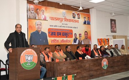 'व्यवस्था परिवर्तन' सिर्फ जुमला, मुख्यमंत्री काम करें: जयराम ठाकुर