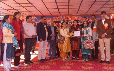 डायट गौना करौर में पुरस्कारों की बरसात, मेधावी चमके