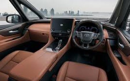 Toyota की नई फैमिली SUV, लॉन्च से पहले दिखा लग्जरी इंटीरियर