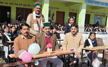 विधायक केवल सिंह पठानिया ने जन्मदिन पर बच्चों को दिए उपहार