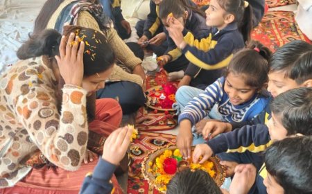 मातृ-पितृ दिवस पर बच्चों ने किया पूजन, भावुक पल