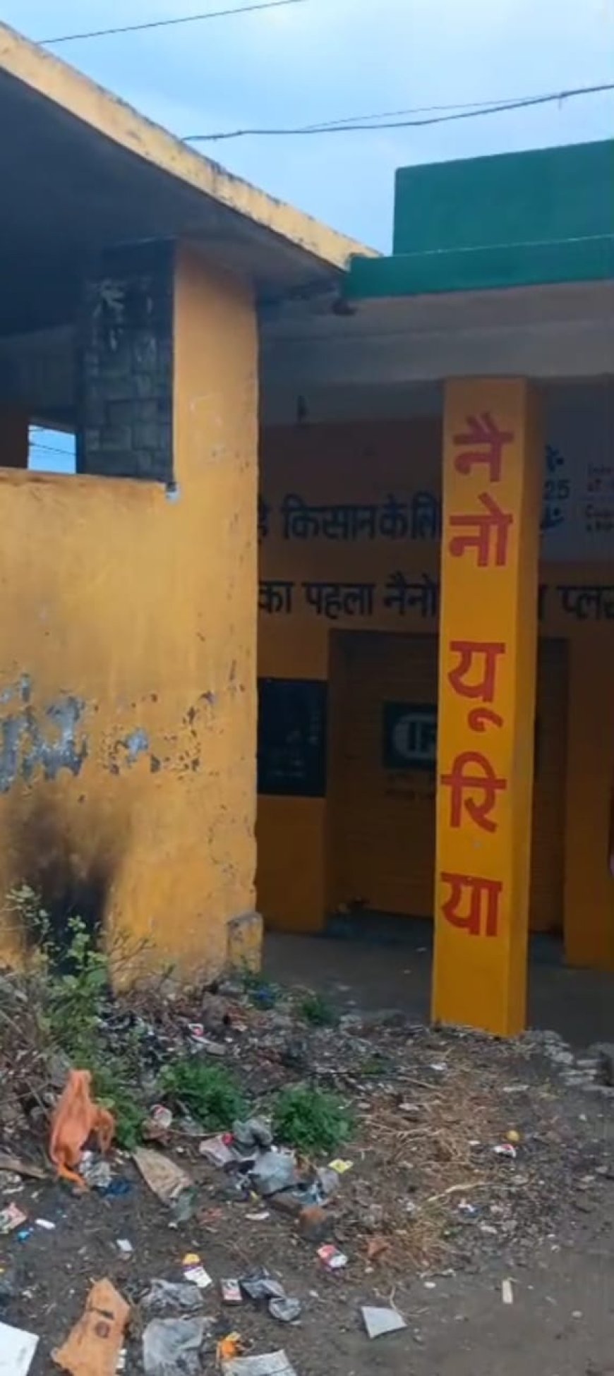 स्वच्छ भारत मिशन की खुली पोल :  दाड़ी बस स्टॉप के पास सार्वजनिक भवन में आज तक नहीं बना शौचालय