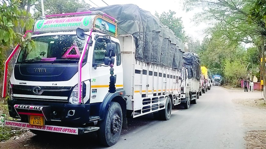 कीरतपुर-नेरचौक फोरलेन पर हो रही अवैध लकड़ी-औषधीय जड़ी बूटियों की तस्करी