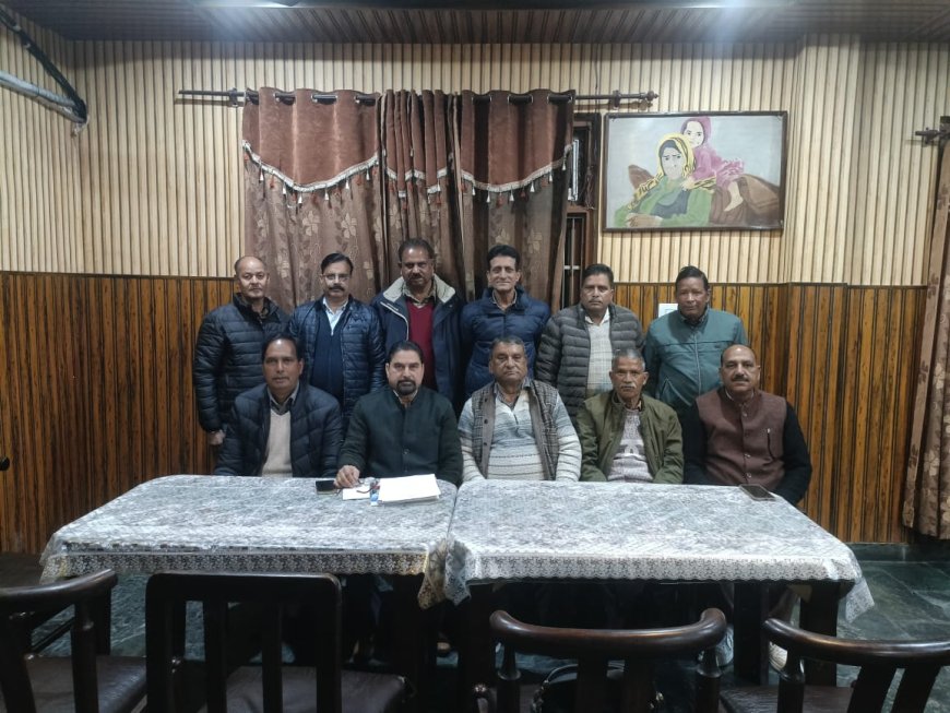 पेंशनरों की अनदेखी पर फूटा गुस्सा : कांगड़ा में पेंशनर महासंघ की बैठक, सरकार पर लगाए गंभीर आरोप