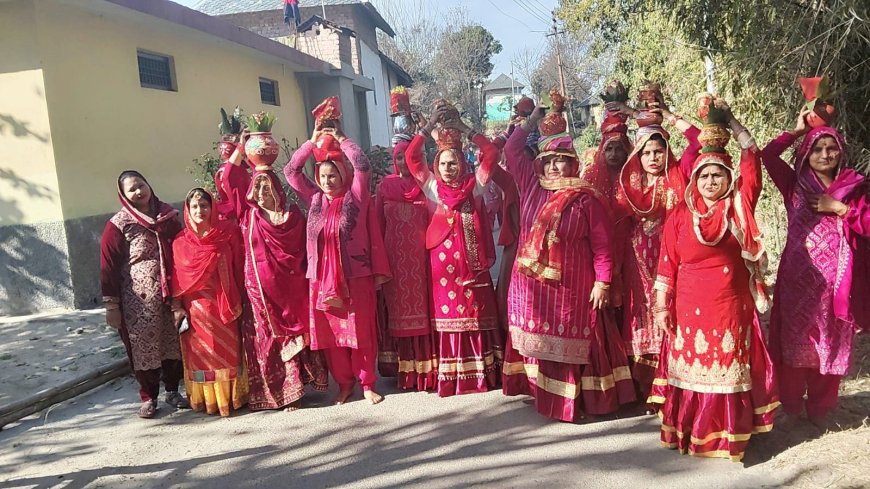 तरकेड़ी गांव में शिव महापुराण कथा शुरू, भव्य कलश यात्रा ने मोहा मन