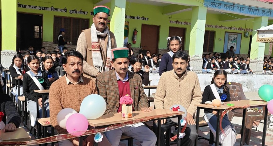 विधायक केवल सिंह पठानिया ने जन्मदिन पर बच्चों को दिए उपहार