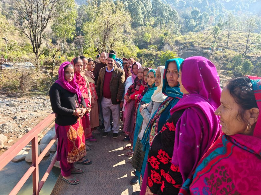 ग्रामीणों ने सीएम से लगाई थी फरियाद, मिला नया फुटब्रिज 