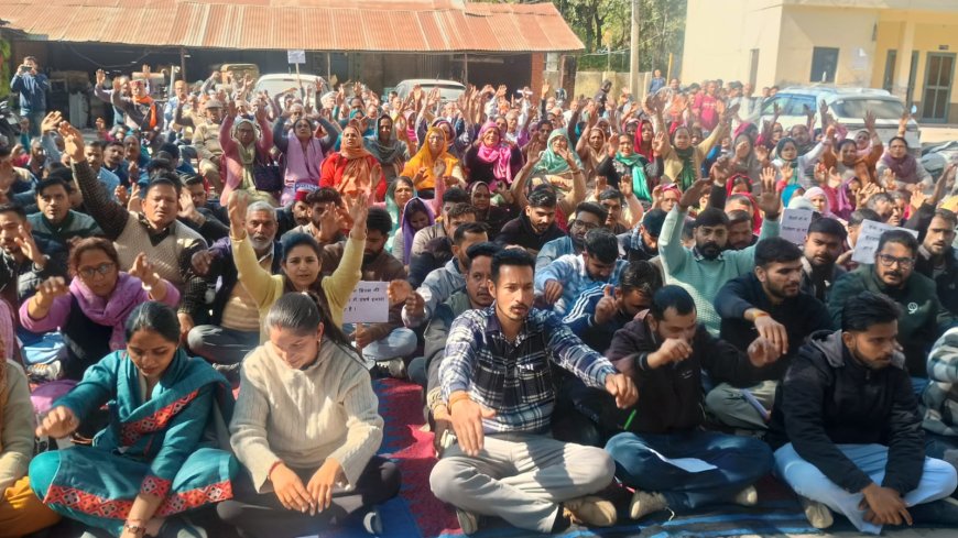 नादौन में बिजली संशोधन विधेयक 2025 के खिलाफ प्रदर्शन