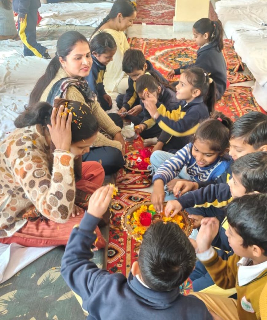 मातृ-पितृ दिवस पर बच्चों ने किया पूजन, भावुक पल