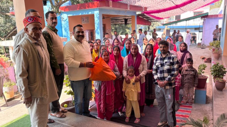 महाशिवरात्रि पर राजेश परयाल ने  किया  चंगर क्षेत्र का दौरा, महिलाओं को सौगात