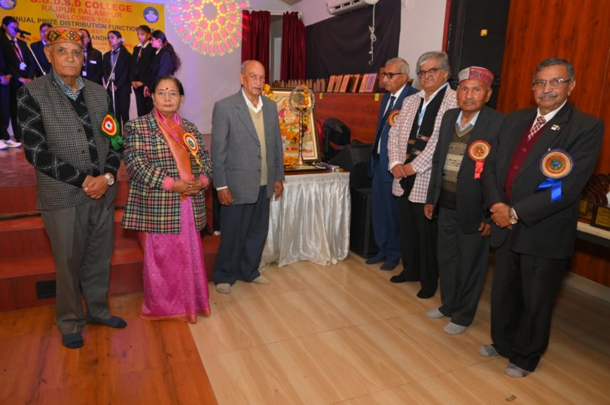 राजपुर कॉलेज वार्षिकोत्सव: सांस्कृतिक रंग में झूमे छात्र